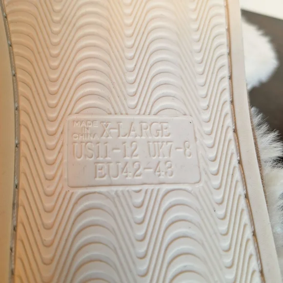 NWOT Cozy Tan Women's Slippers with Soft Fur Lining - Picture 6 of 6